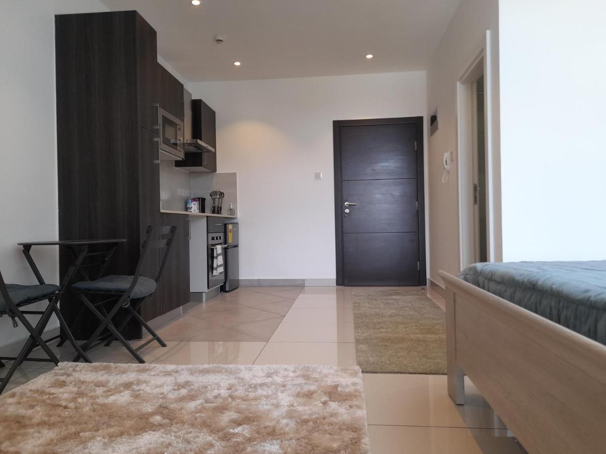 אקרה Embassy Gardens Studio מראה חיצוני תמונה