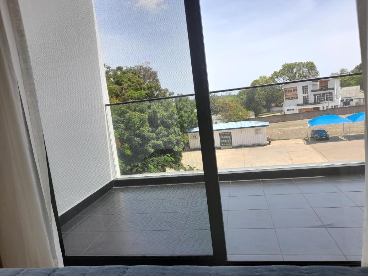 אקרה Embassy Gardens Studio מראה חיצוני תמונה