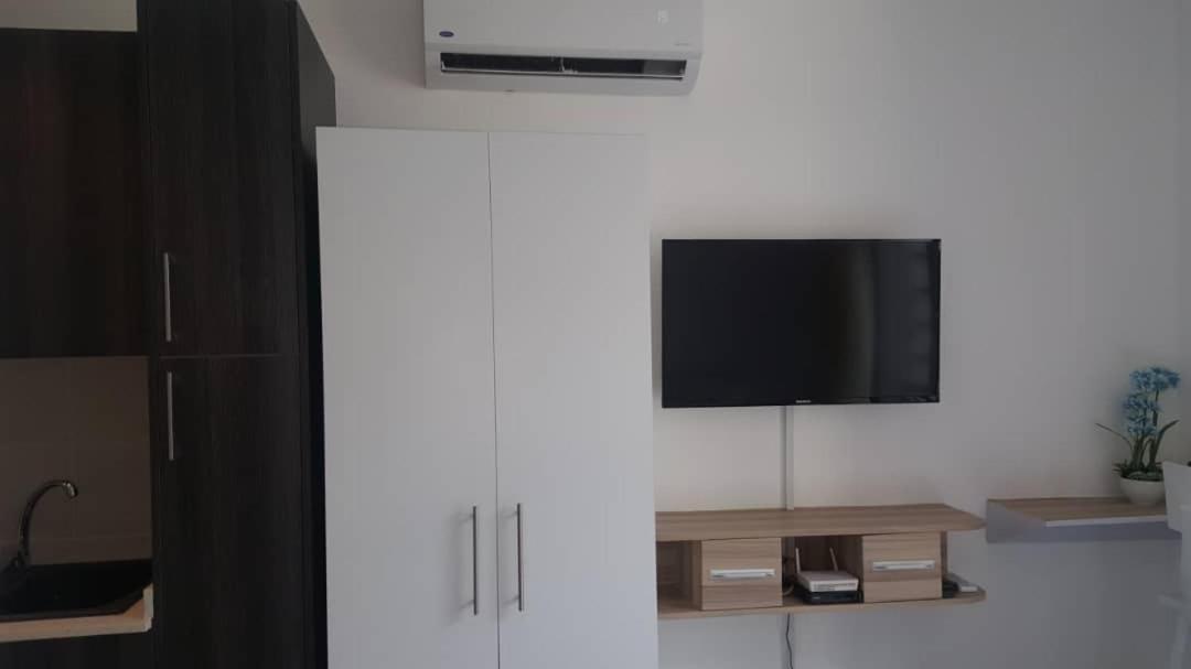אקרה Embassy Gardens Studio מראה חיצוני תמונה